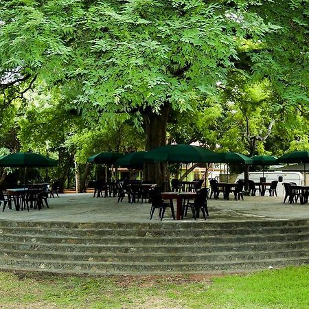 Malwathu Oya Caravan Park Bed and Breakfast Anuradhapura Exterior foto