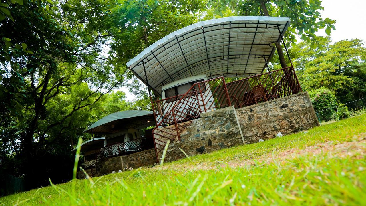 Malwathu Oya Caravan Park Bed and Breakfast Anuradhapura Exterior foto