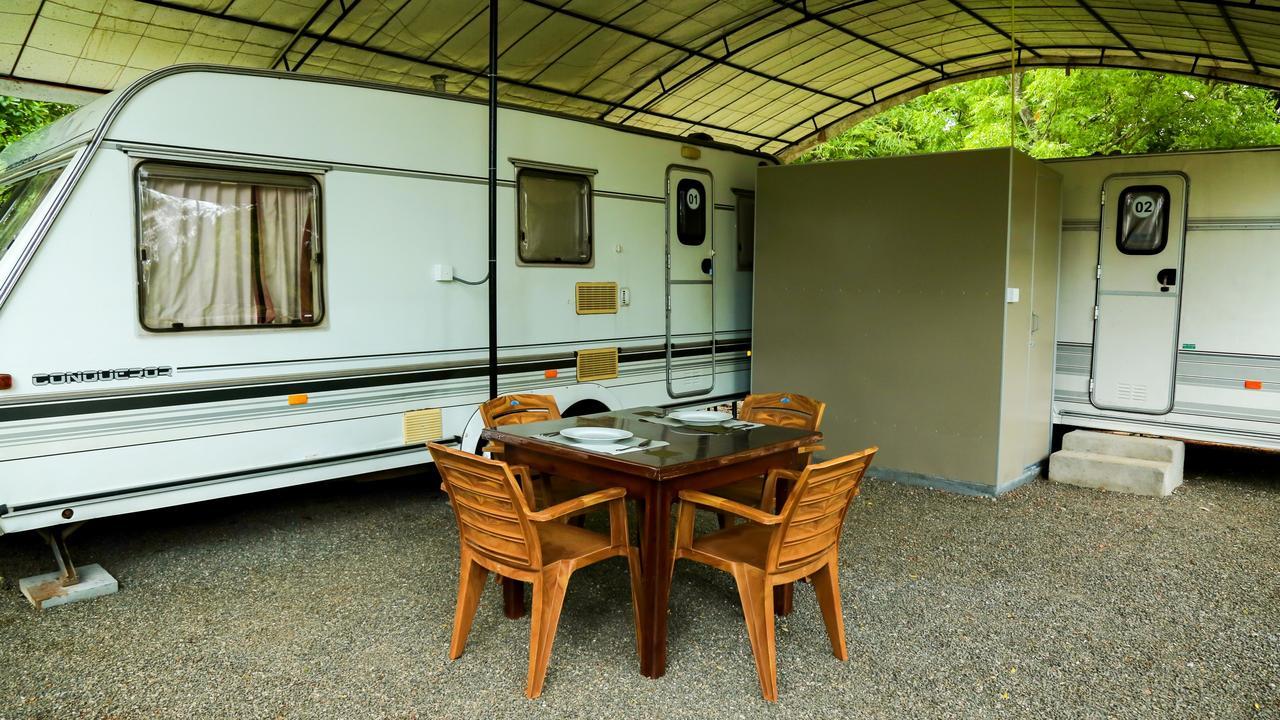 Malwathu Oya Caravan Park Bed and Breakfast Anuradhapura Exterior foto