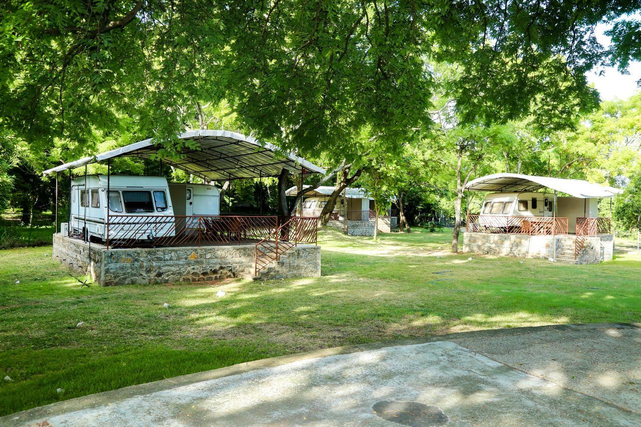 Malwathu Oya Caravan Park Bed and Breakfast Anuradhapura Exterior foto