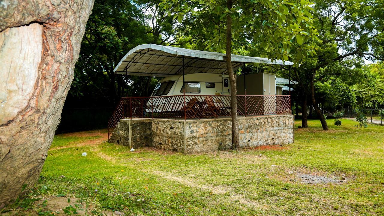 Malwathu Oya Caravan Park Bed and Breakfast Anuradhapura Exterior foto