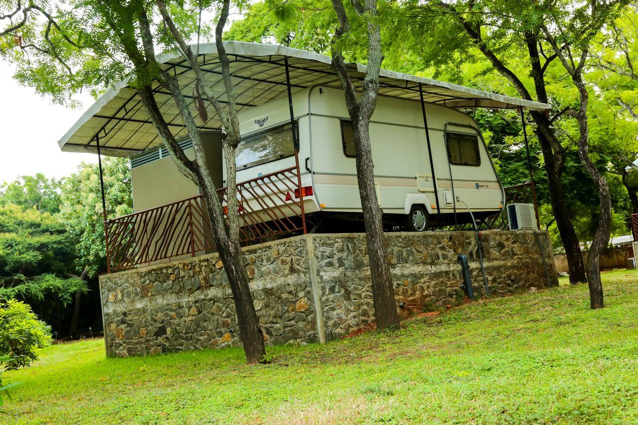 Malwathu Oya Caravan Park Bed and Breakfast Anuradhapura Exterior foto
