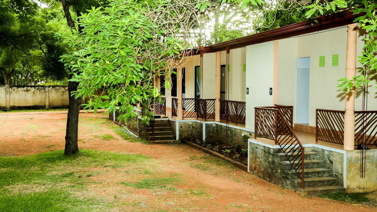 Malwathu Oya Caravan Park Bed and Breakfast Anuradhapura Exterior foto