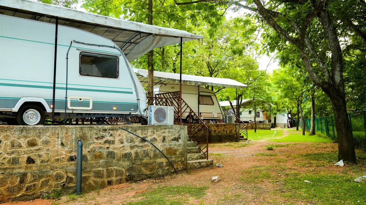 Malwathu Oya Caravan Park Bed and Breakfast Anuradhapura Exterior foto