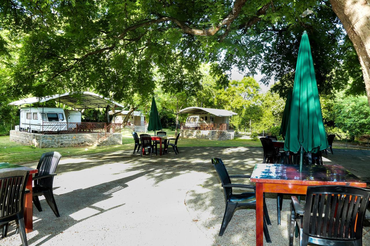 Malwathu Oya Caravan Park Bed and Breakfast Anuradhapura Exterior foto