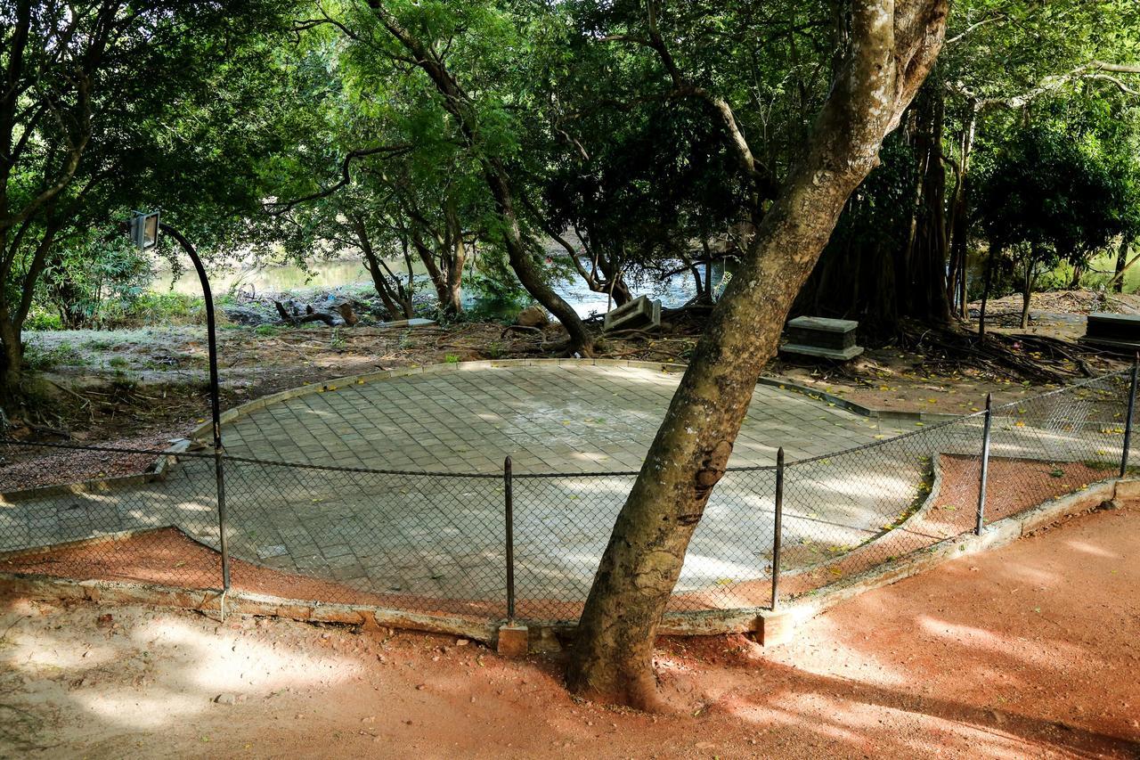 Malwathu Oya Caravan Park Bed and Breakfast Anuradhapura Exterior foto
