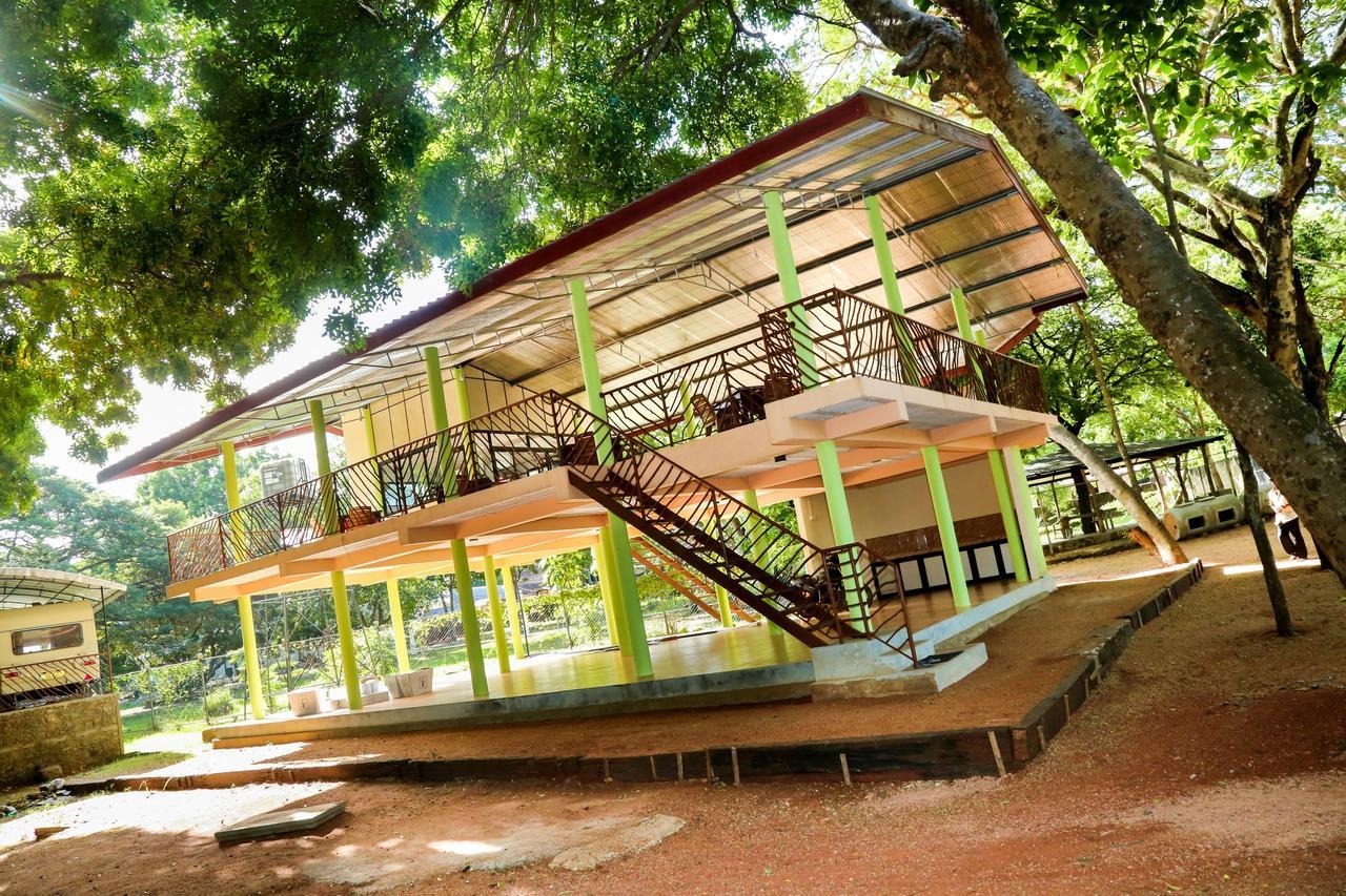 Malwathu Oya Caravan Park Bed and Breakfast Anuradhapura Exterior foto
