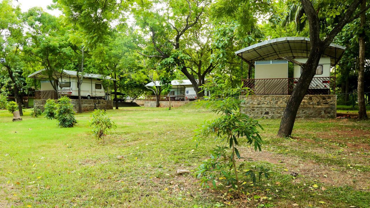 Malwathu Oya Caravan Park Bed and Breakfast Anuradhapura Exterior foto