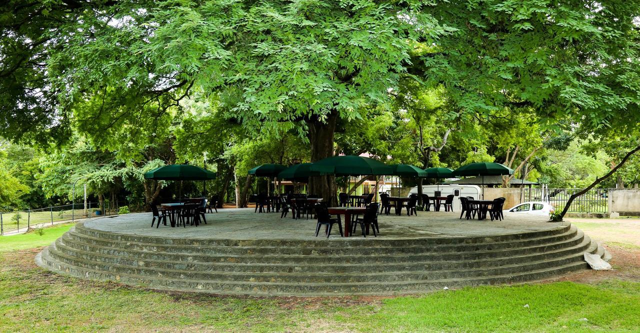 Malwathu Oya Caravan Park Bed and Breakfast Anuradhapura Exterior foto