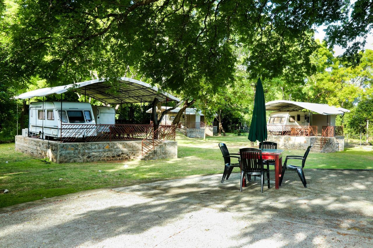 Malwathu Oya Caravan Park Bed and Breakfast Anuradhapura Exterior foto